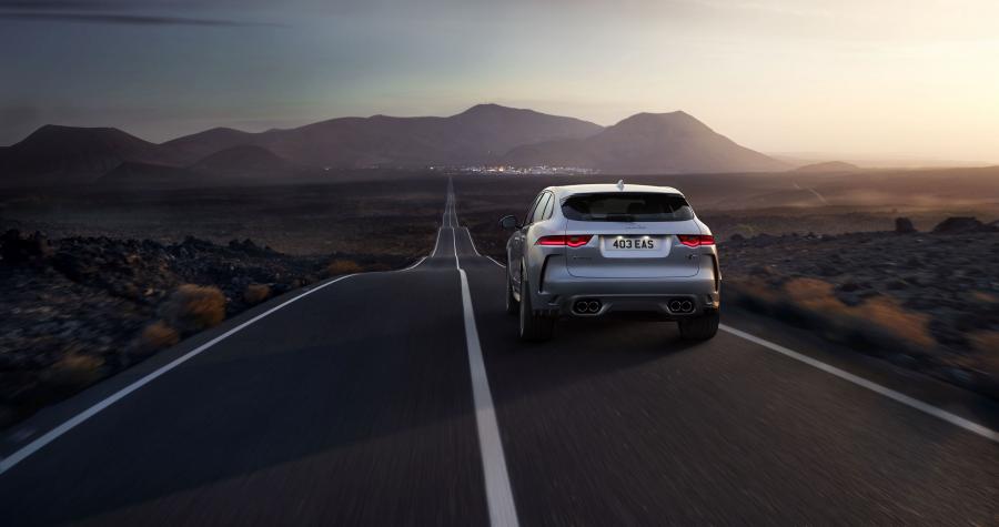  Jaguar F-Pace SVR 2018 года  (WW) (фото 3 из 115)